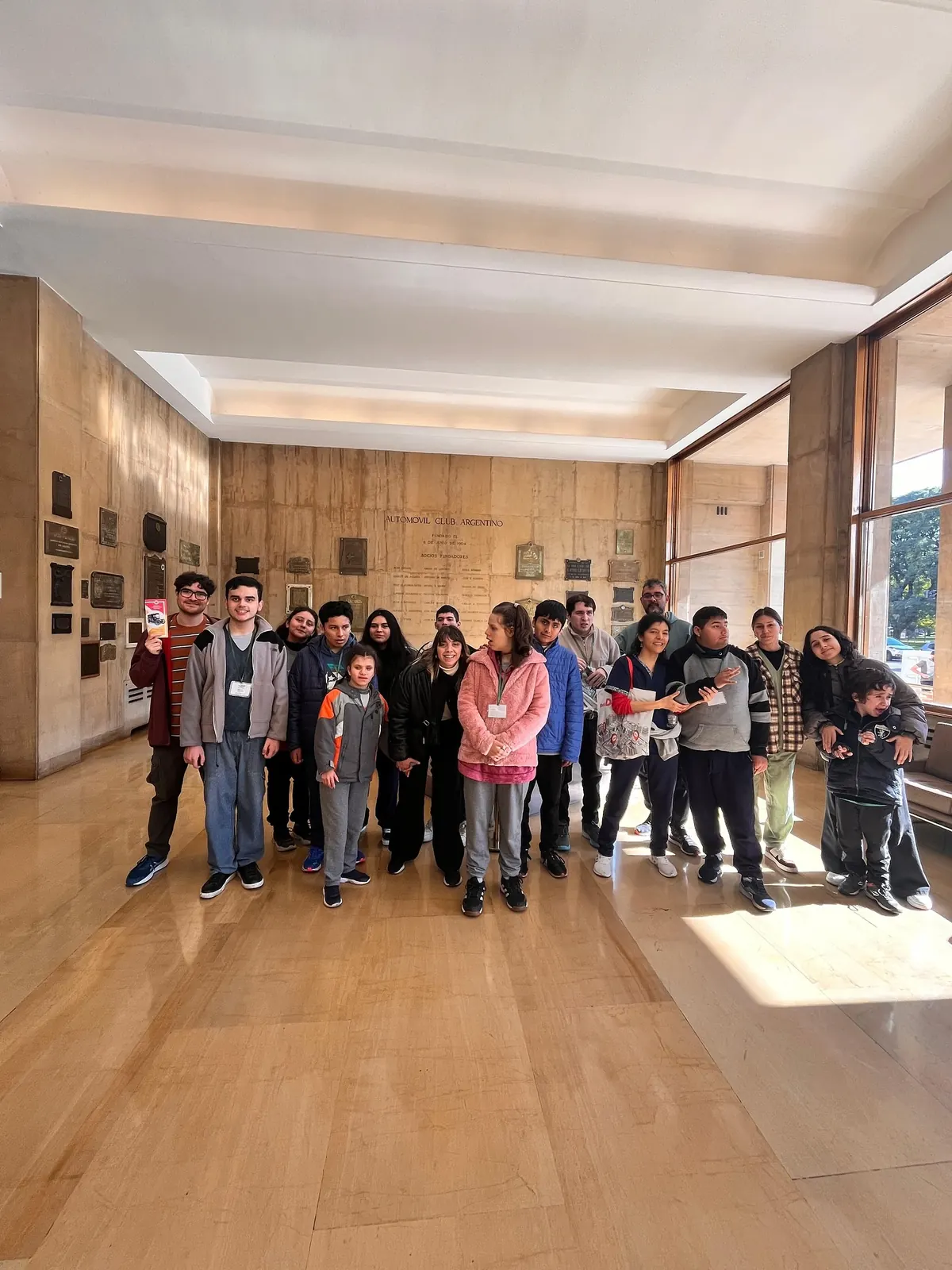 El grupo en el Museo del Automóvil Club Argentino