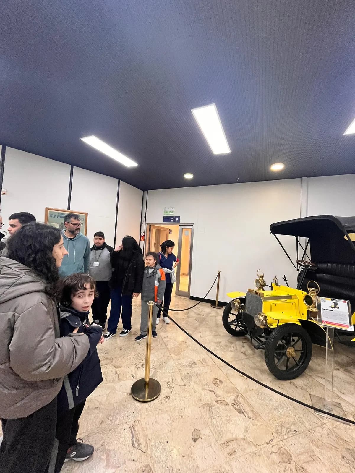 Un auto antiguo en el Museo del Automóvil Club Argentino