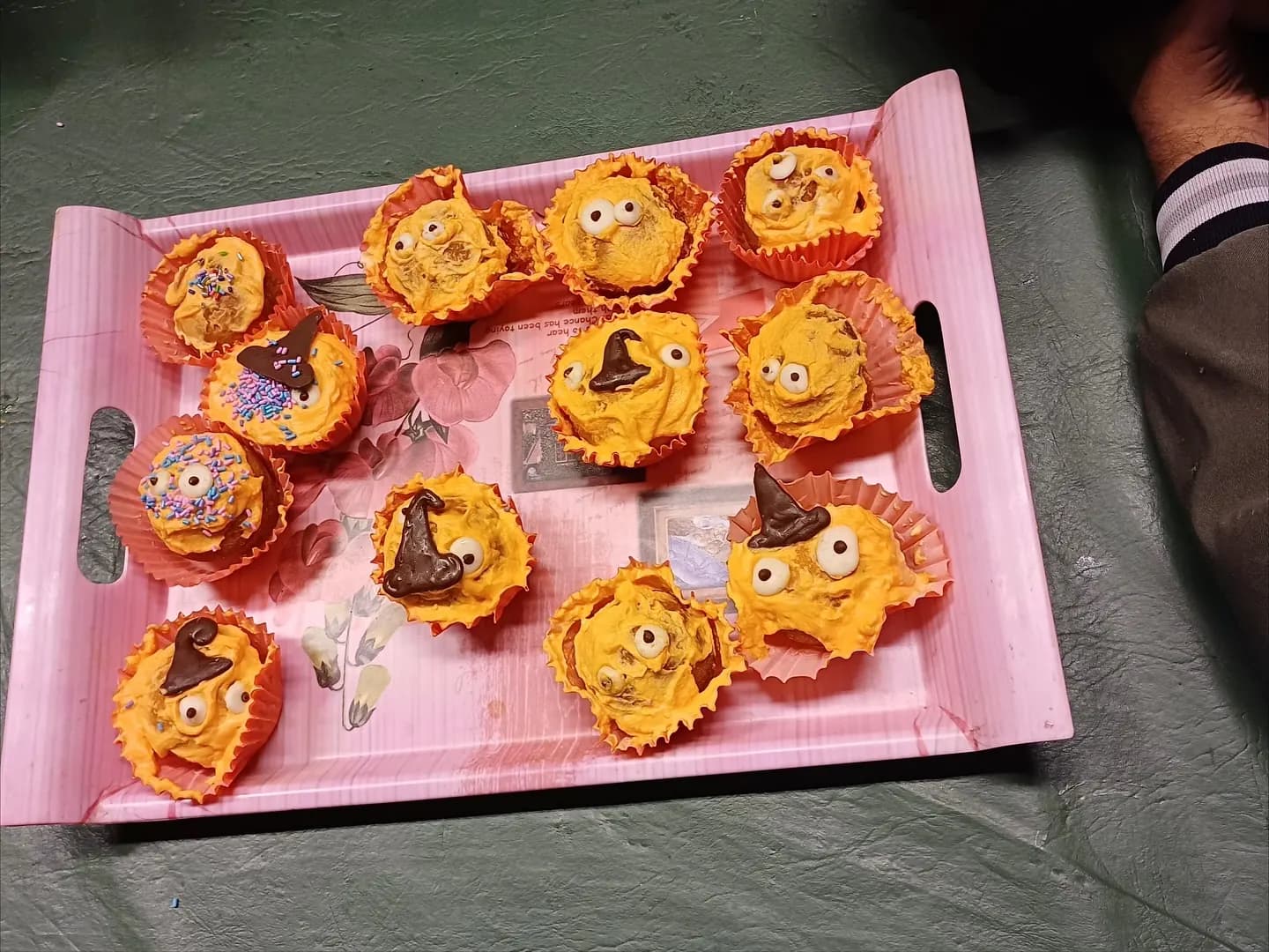Muffins decorados en el taller de cocina