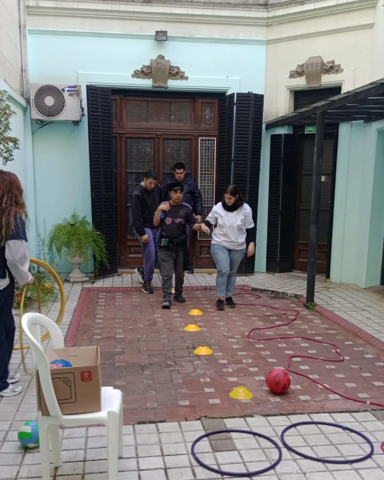 Circuito de educación física en el patio